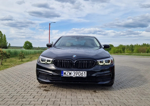BMW Seria 5 cena 117900 przebieg: 99500, rok produkcji 2017 z Zwoleń małe 326